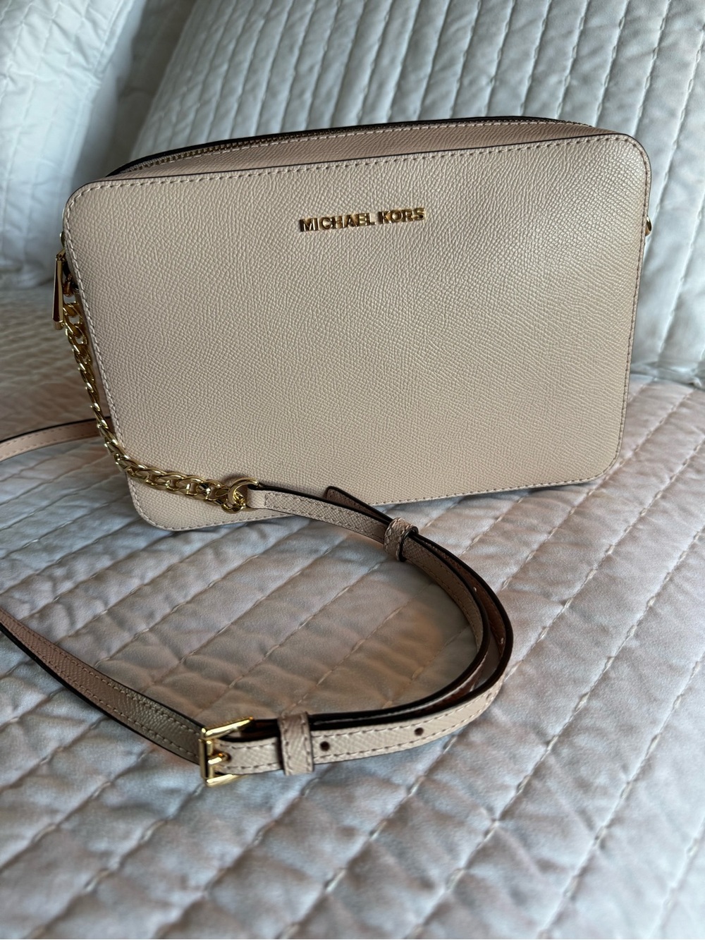 Michael Kors Blush Crossbody purse with Gold Chain